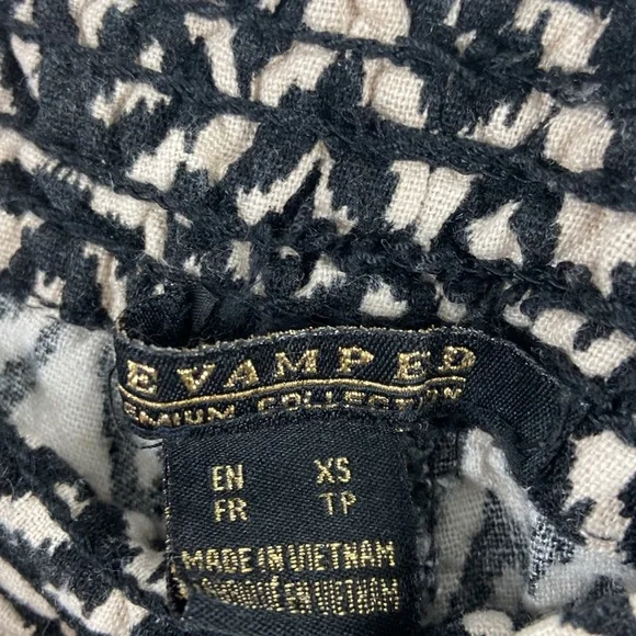 ✨3/$25✨ Revamped Aztec Print Cloth Shorts - XS - Picture 4 of 6